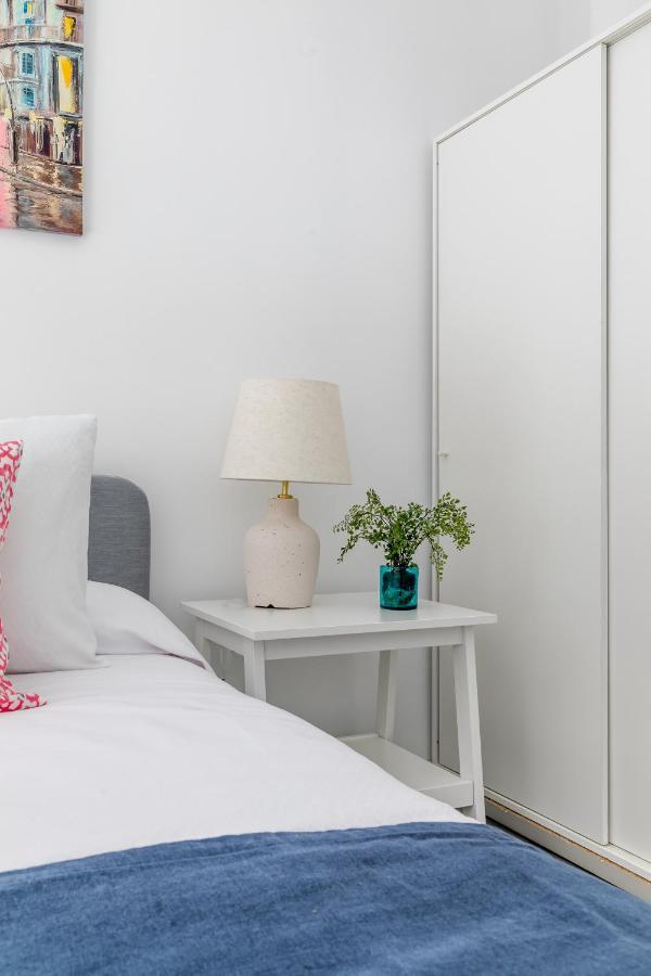 Apartamento Junto A Gran Via Madrid Luaran gambar